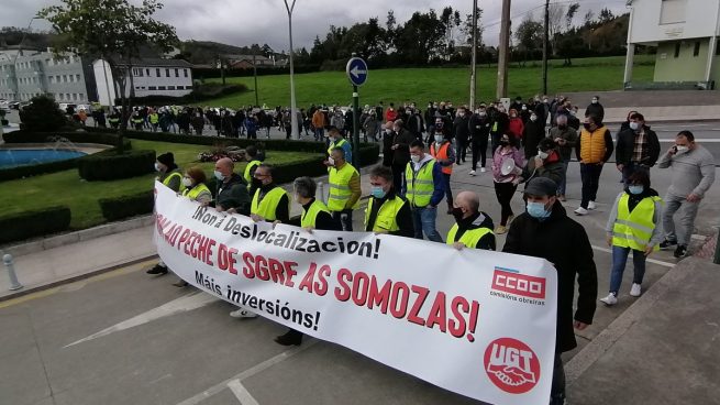 200 personas se manifiestan en As Somozas (A Coruña) contra la deslocalización de la planta de Siemens Gamesa