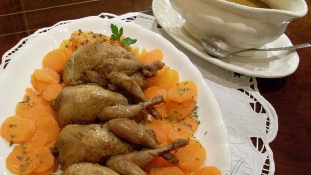 Codornices al ajillo