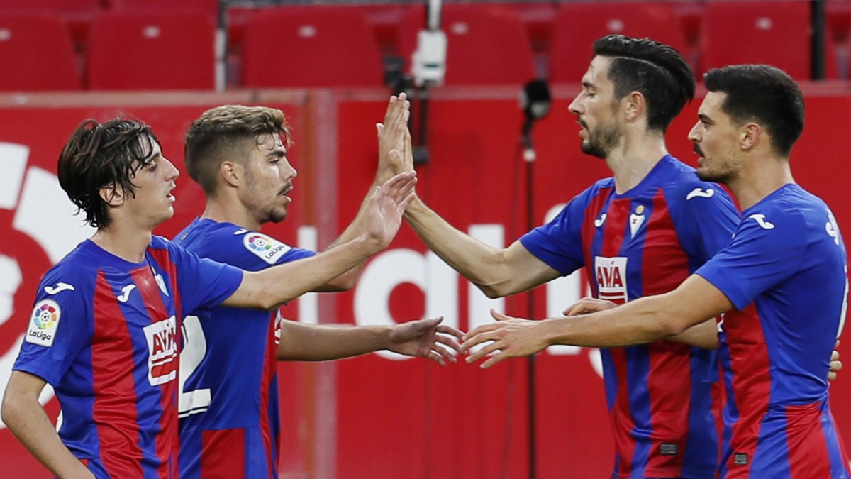 El Eibar celebra un gol ante el Sevilla. (EFE)