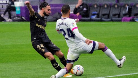 El Alavés venció al Valladolid en Pucela. (EFE)