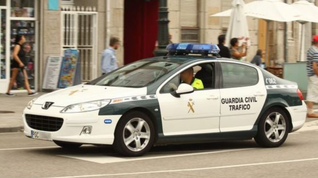 La Guardia Civil detiene a tres varones que importaban vehículos de lujo y falseaban sus datos