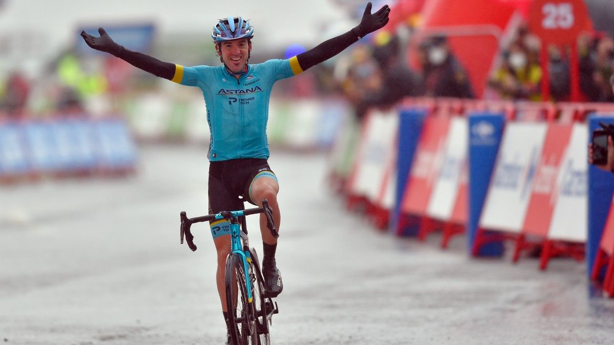 Ion Izagirre celebra su victoria en Formigal. (AFP)