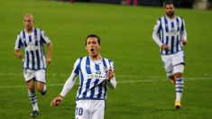 Oyarzabal celebra uno de sus goles. (EFE)