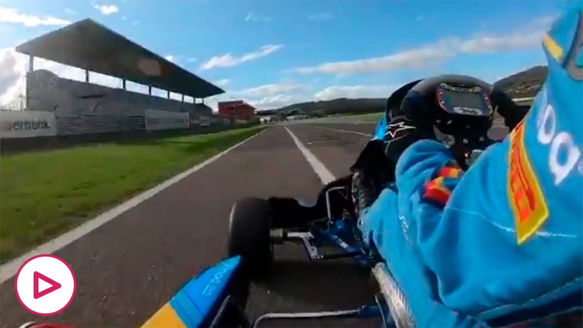 Fernando Alonso, volando en un kart.