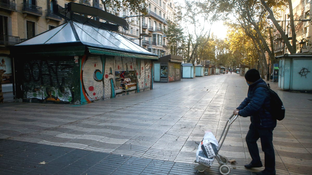 Imagen de archivo de las Ramblas de Barcelona en pleno estado de alarma por el coronavirus. (Foto: Efe)