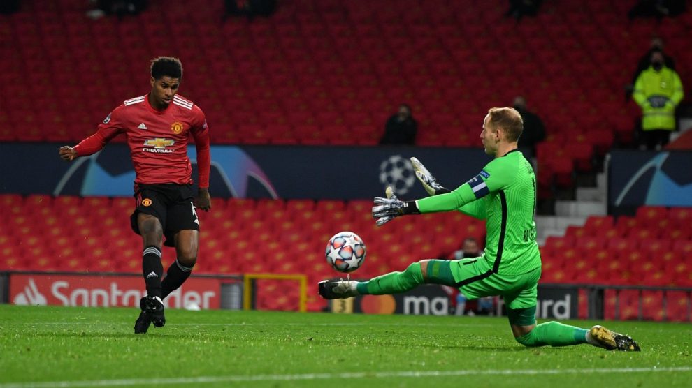Rashford tira ante Gulacsi. (AFP)
