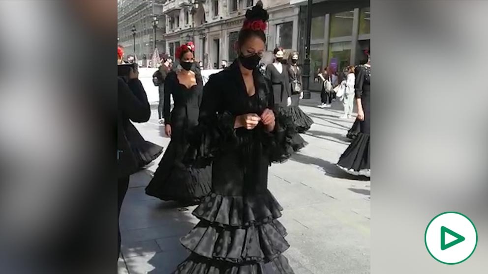 Sevilla se viste de luto por la «muerte» del flamenco
