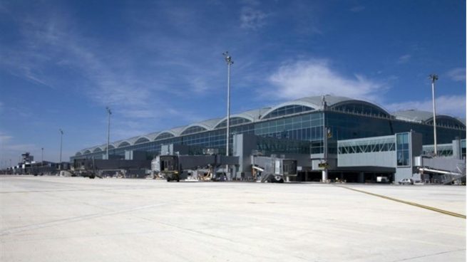Ábalos anuncia que el aeropuerto de Alicante llevará el nombre del poeta Miguel Hernández