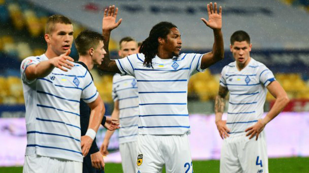 Los jugadores del Dinamo de Kiev, en un partido de la liga ucraniana.