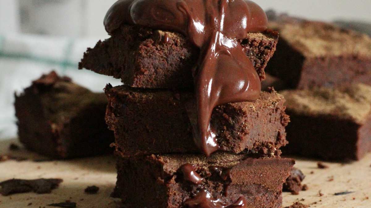 Receta de deliciosos pasteles de chocolate con relleno líquido