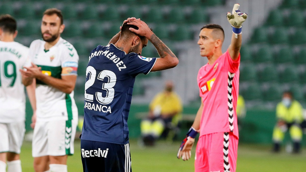 Brais Méndez se lamenta tras una ocasión en el Elche-Celta. (EFE)