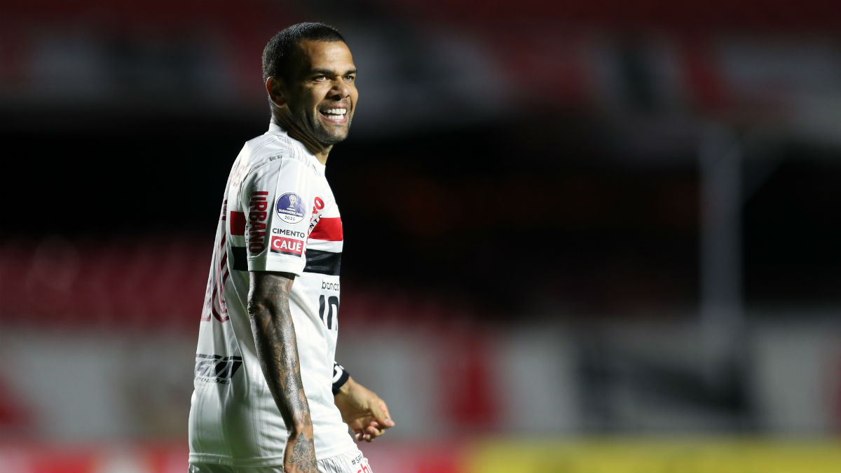 Dani Alves, en un partido con el Sao Paulo. (Getty)