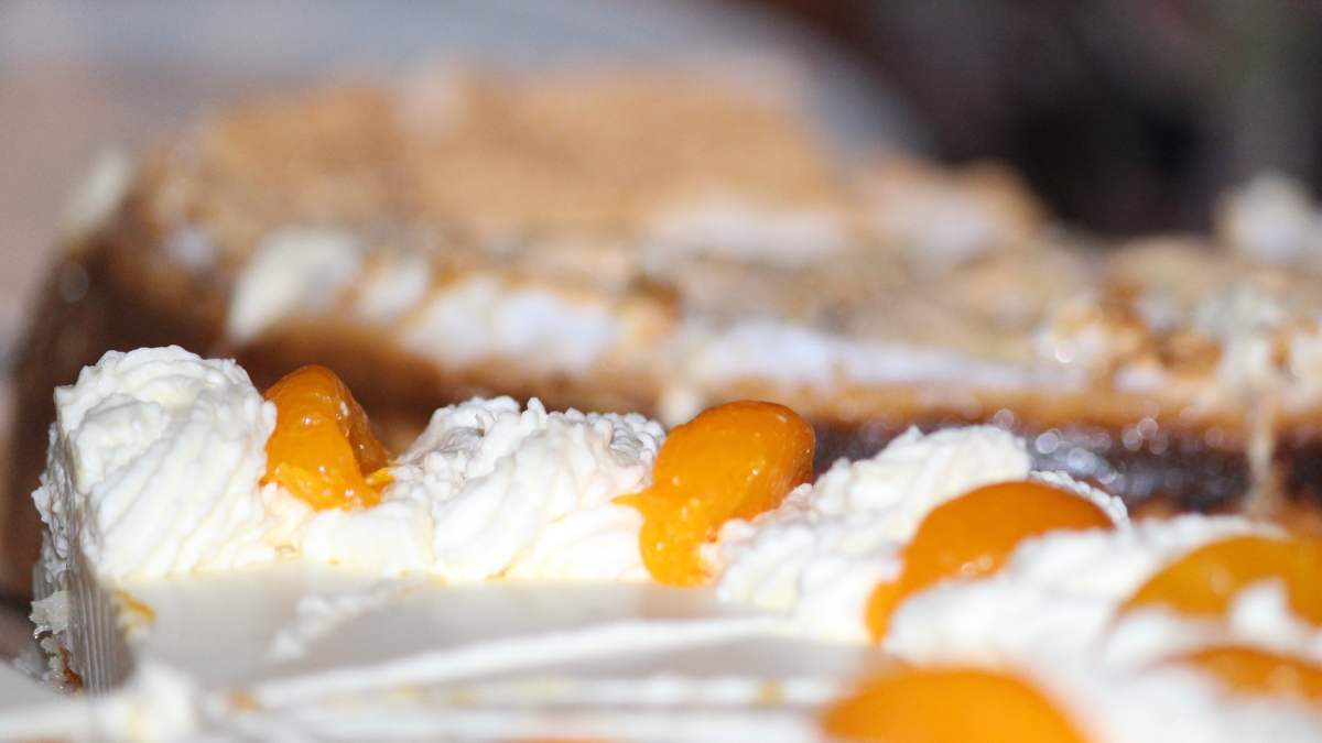 Receta de Tarta de almendras, ricota y melocotón