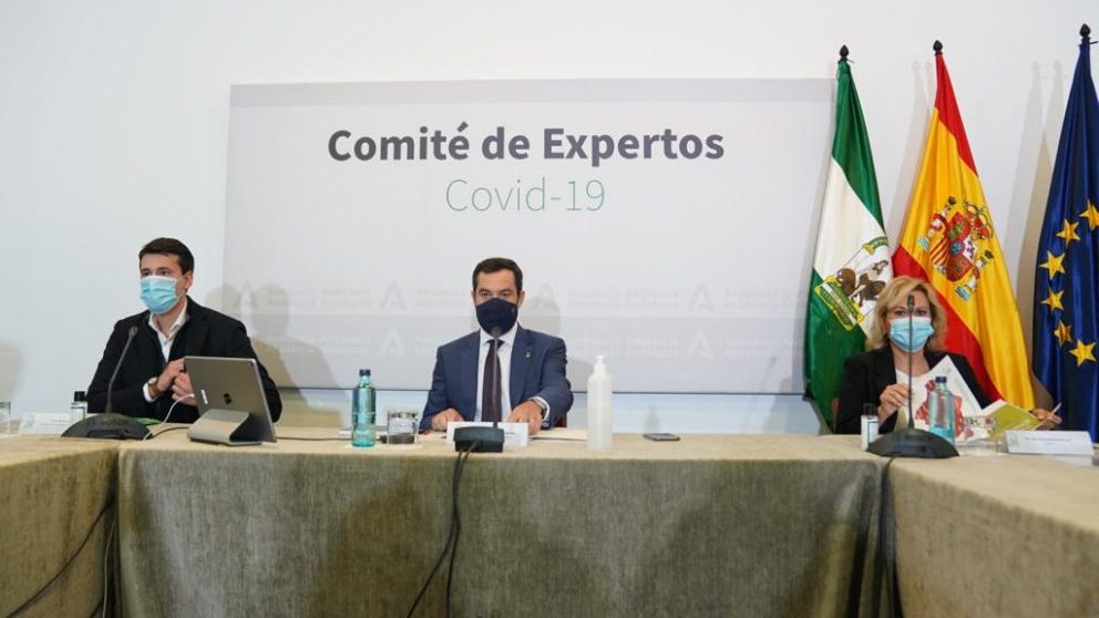 Juanma Moreno, presidente de Andalucía, durante el último comité de expertos.