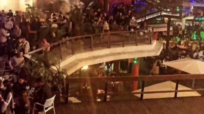 Twitter: Las aglomeraciones antes del cierre de los bares en Murcia indignan las redes sociales