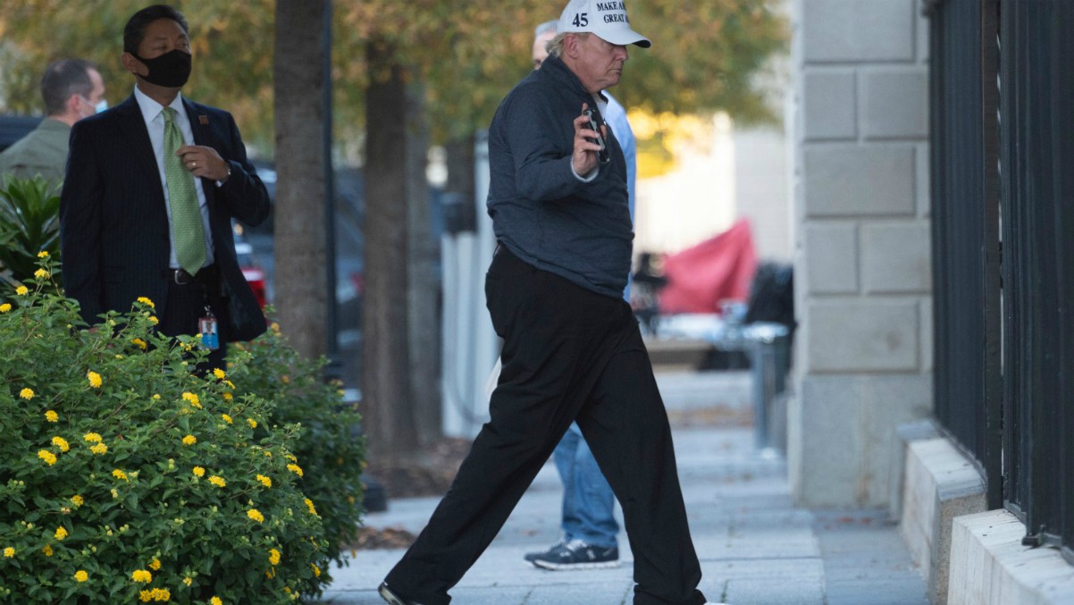 Trump llega hoy a la Casa Blanca tras jugar a golf en Virginia. (AFP)