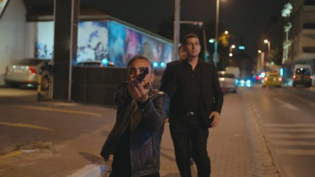 Mujer: Los hombres de Suat tienen a tiro a Enver