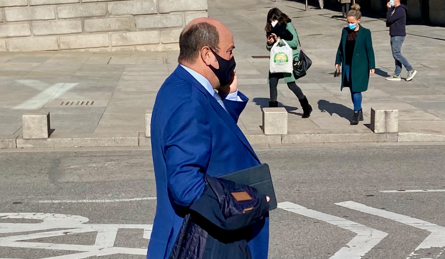 El presidente del PNV, Andoni Ortuzar, este miércoles, en los aledaños del Congreso de los Diputados. Foto: Joan Guirado