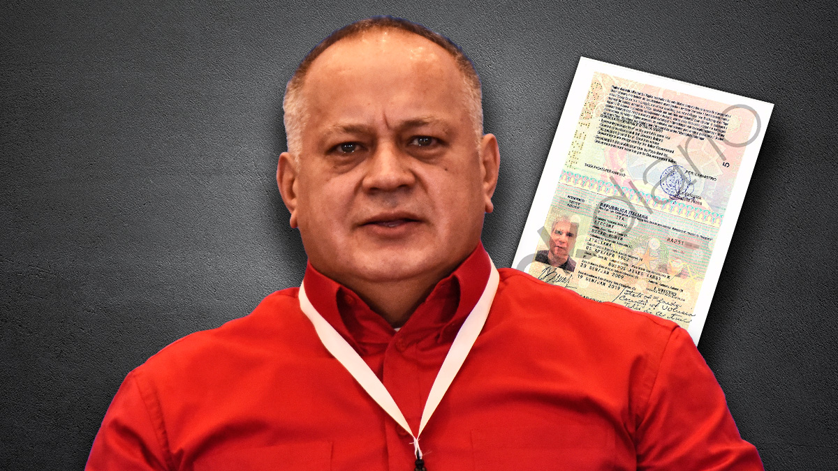 El número 2 del régimen chavista, Diosdado Cabello, ante el pasaporte de Óscar Ciccone.