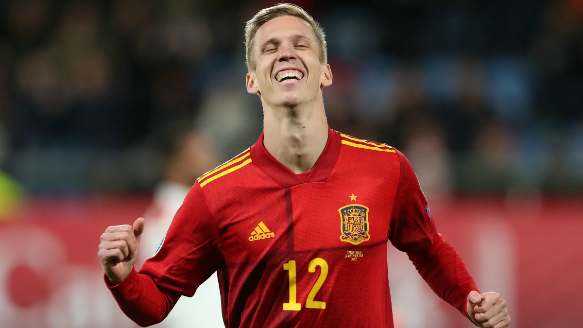 Dani Olmo celebra un gol con España. (Getty)