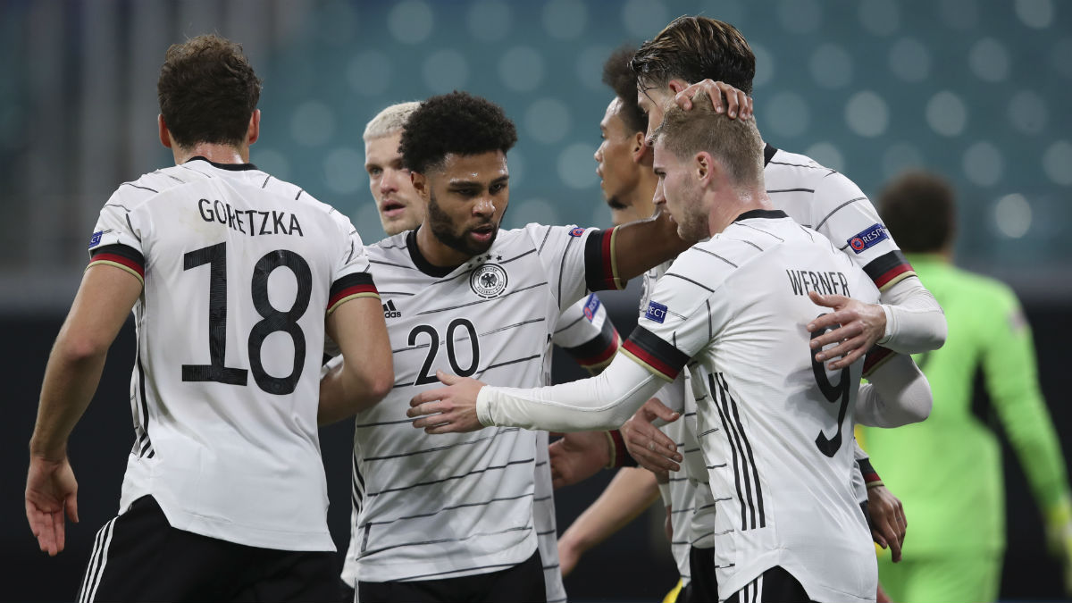 Los jugadores de Alemania celebran un gol de Werner. (AFP)