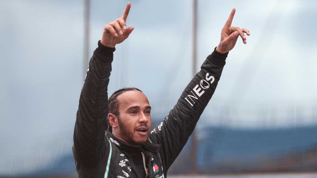 Lewis Hamilton tras su victoria en el Gran Premio de Turquía de Fórmula 1. (AFP)
