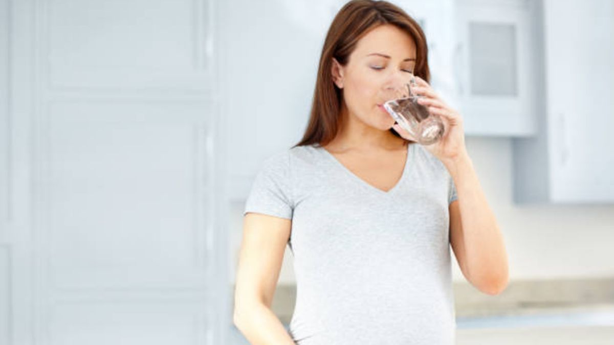 la importancia de una buena hidratación durante el embarazo