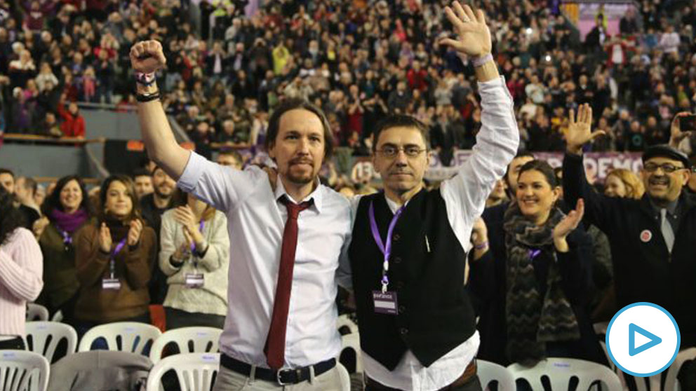 Pablo Iglesias y Juan Carlos Monedero durante el Congreso de Podemos de 2017. (Foto- Europa Press)