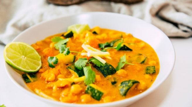 Curry de okra, receta vegetariana paso a paso