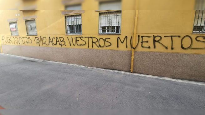 Las Gabias (Granada) amanece con pintadas amenazantes e insultos a Vox y a la Policía: «Vuestros muertos»
