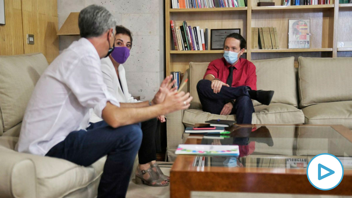 Pablo Iglesias reunido en su despacho con Mertxe Aizpurua y Oskar Matute. (Foto: Dani Gago / Vicepresidencia segunda del Gobierno)