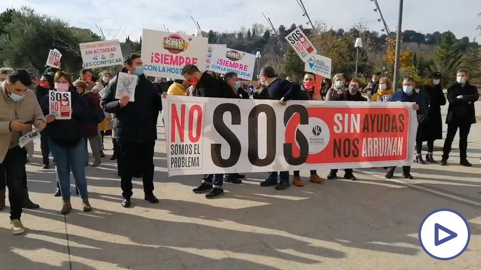 Miles de hosteleros se concentran en Valladolid contra las restricciones al grito de «queremos trabajar»