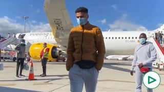 ¿Repatriaciones? Llegan a Málaga en avión 30 inmigrantes ilegales desde Gran Canaria.