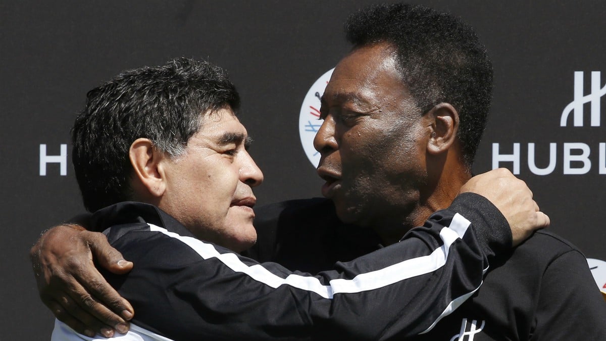 Maradona y Pelé. (AFP)