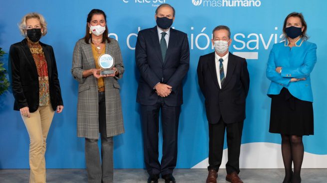 La Fundación ENDESA hace un homenaje a los profesionales de más de 50 años que luchan contra el Covid