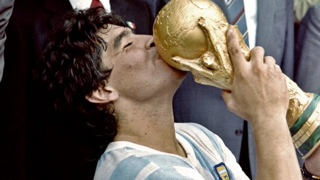 Desvelado el homenaje que el fútbol argentino prepara a Maradona ¡hasta los árbitros lucirán su camiseta!