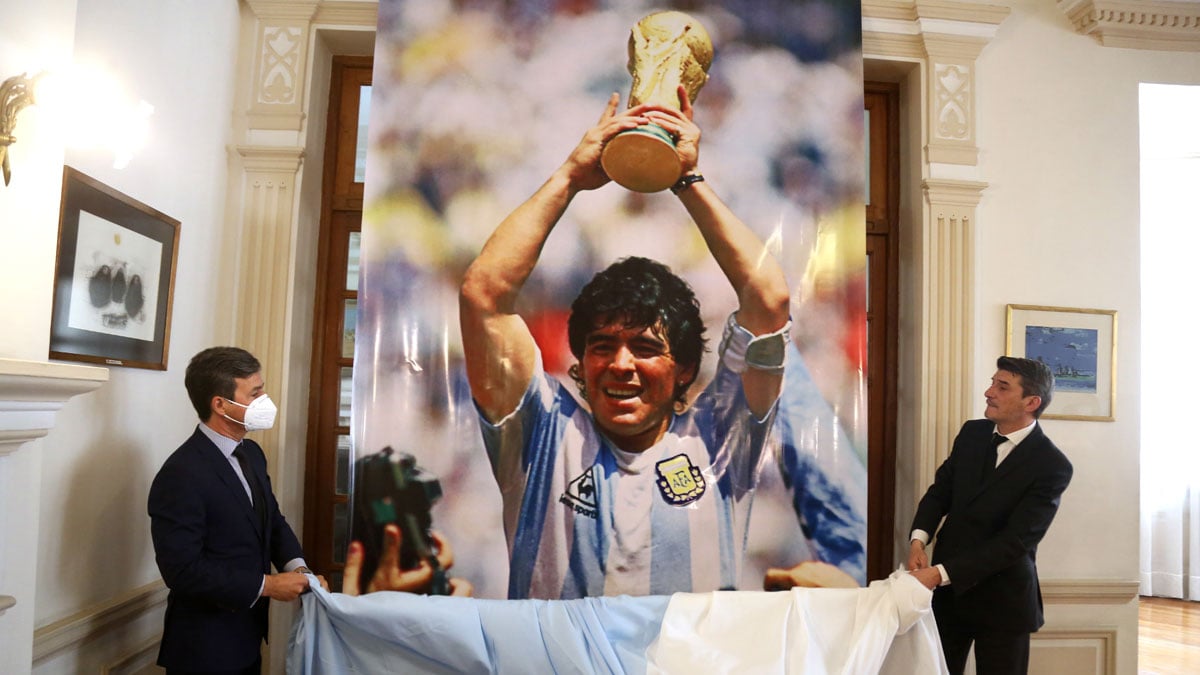 Uno de los muchos homenajes a Diego Armando Maradona, tras su muerte (AFP)