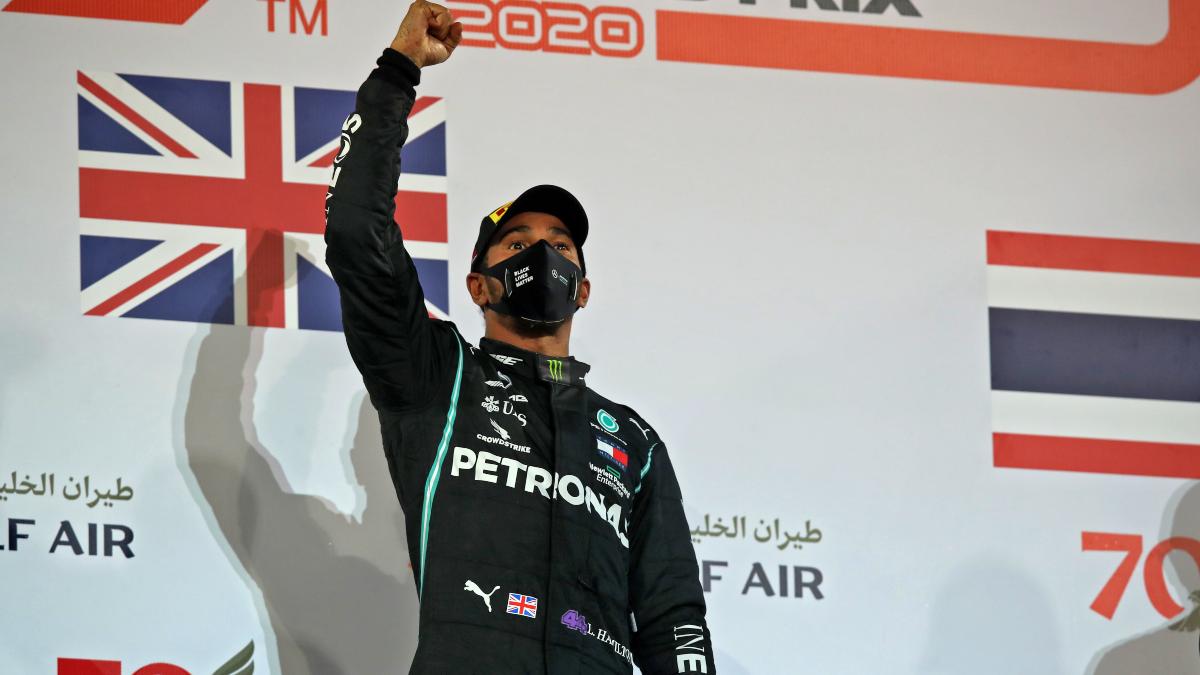 Lewis Hamilton tras su victoria en el Gran Premio de Baréin. (AFP)