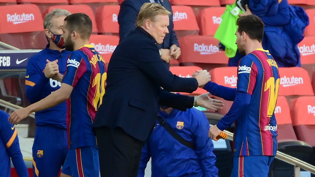 Koeman saluda a Messi durante el Barcelona-Osasuna. (AFP)