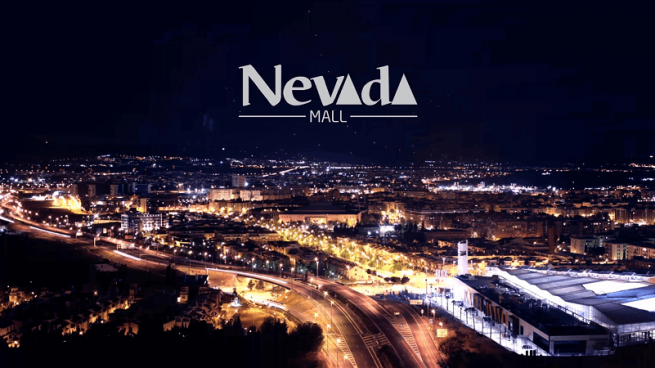 Nevada Shopping enciende el árbol más alto de Europa en homenaje a todos los héroes de la pandemia
