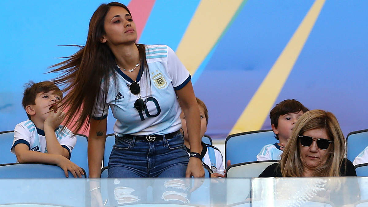 Antonella Roccuzzo, en un partido de Messi con Argentina. (Getty)