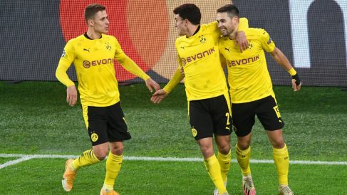 Los jugadores del Dortmund celebran un gol. (AFP)
