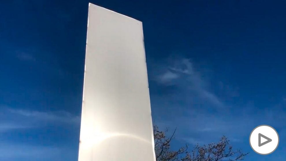 Un tercer misterioso monolito de metal aparece en California.