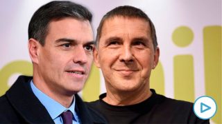 Pedro Sánchez y Arnaldo Otegi.