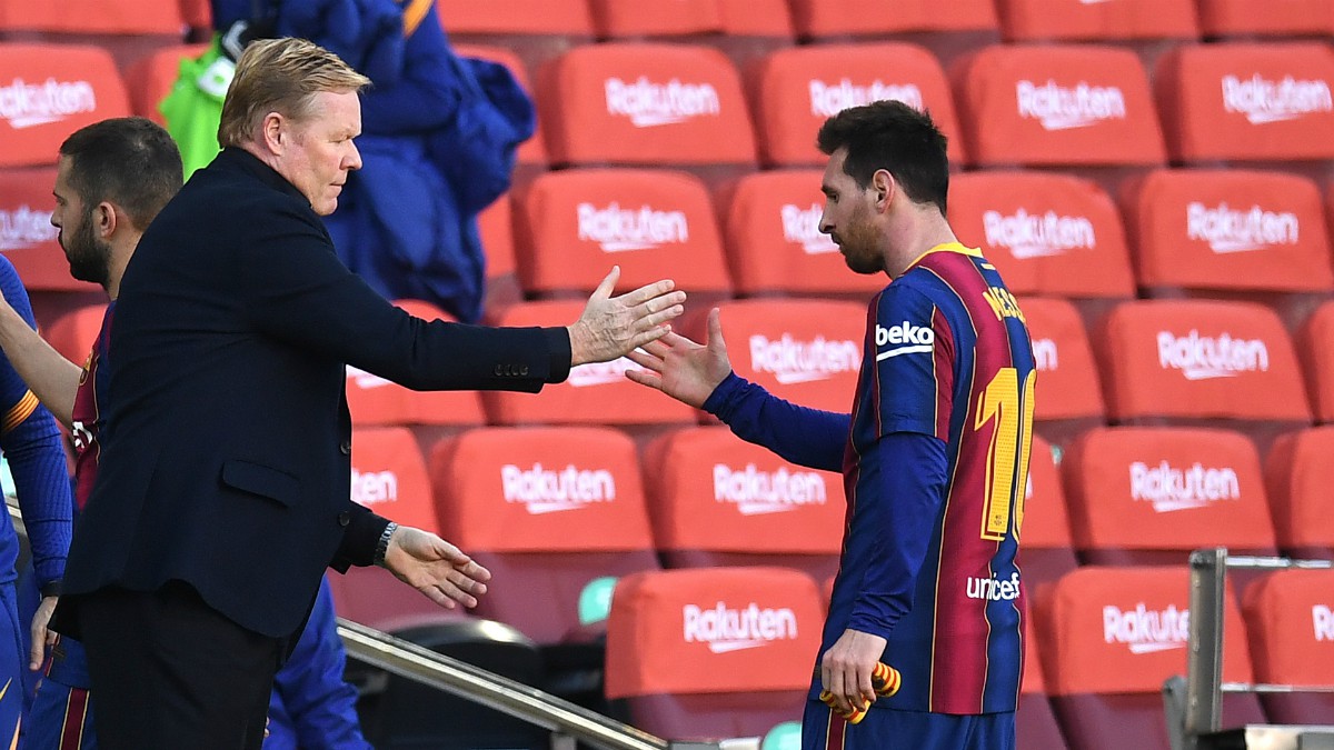 Koeman y Messi se saludan. (Getty)