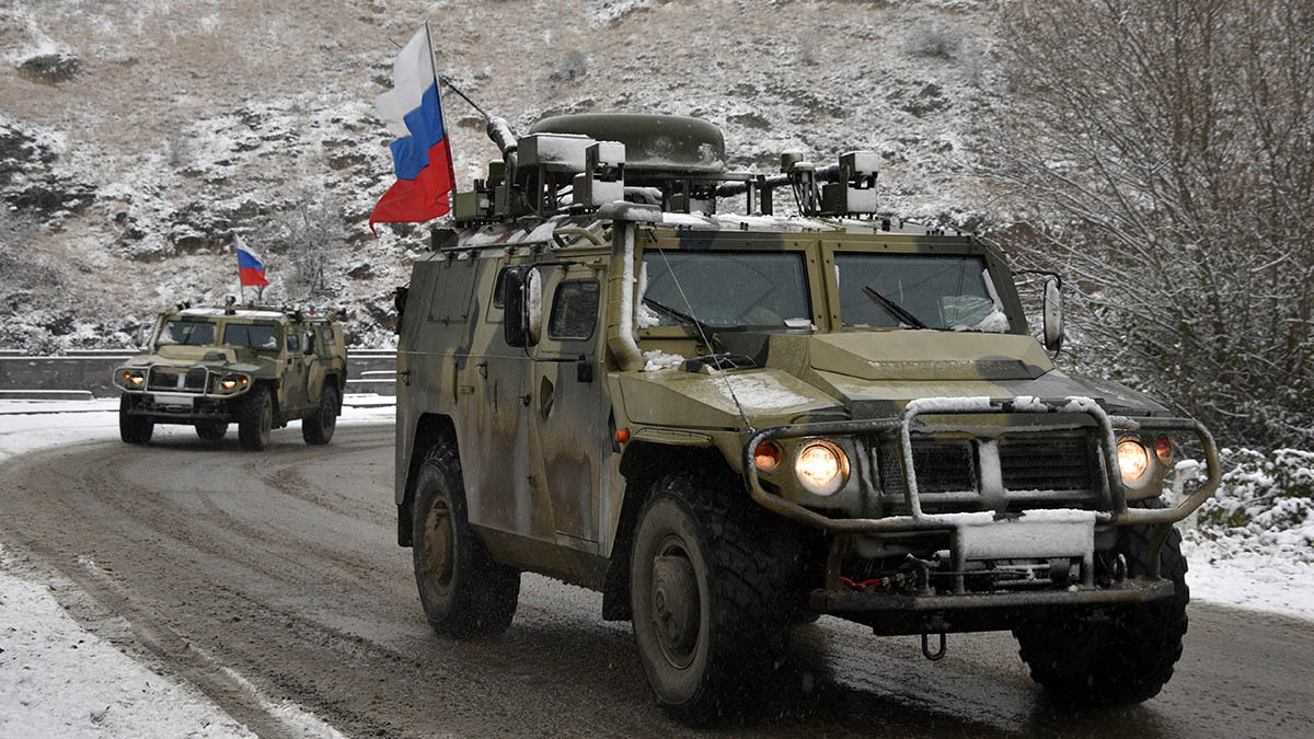 Tropas rusas del contingente de paz enviado a la región de Ngorno-Karabaj.
