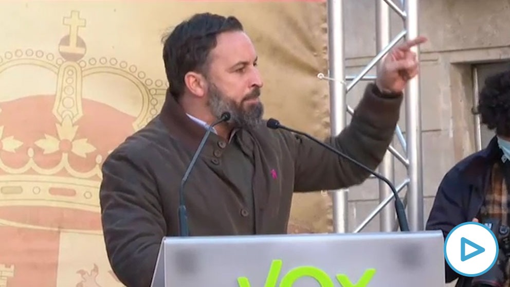 El líder de Vox, Santiago Abascal, este domingo en un acto en la plaza de Sant Jaume por el Día de la Constitución.