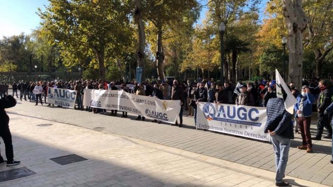 Cientos de guardias civiles se concentran en Sevilla para protestar contra la nefasta gestión del Cuerpo