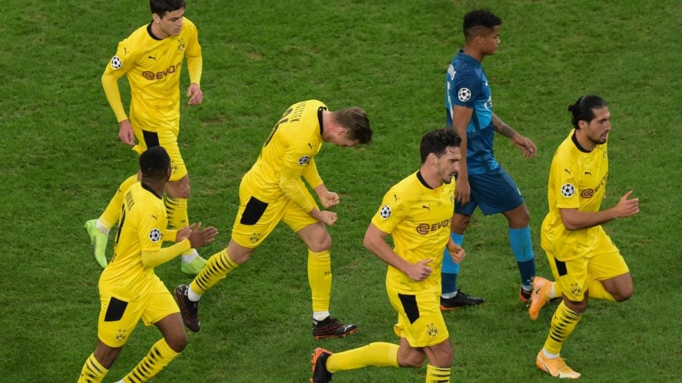Los jugadores del Borussia Dortmund celebran un tanto ante el Zenit. (AFP)