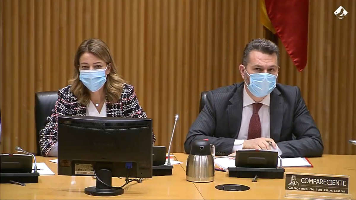 La vicepresidenta de la CNMV, Montserrat Martínez, y el presidente Rodrigo Buenaventura